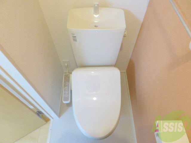 トイレ　こちらはトイレです。清潔感があり、安心して使用できます。