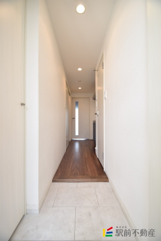 玄関　※別部屋の写真です。
