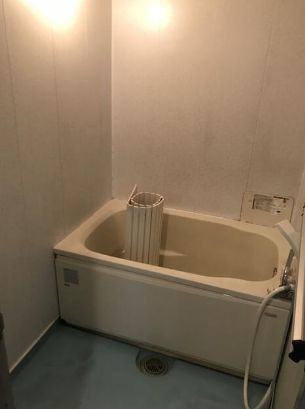 バス・シャワールーム　コンパクトで使いやすいお風呂です