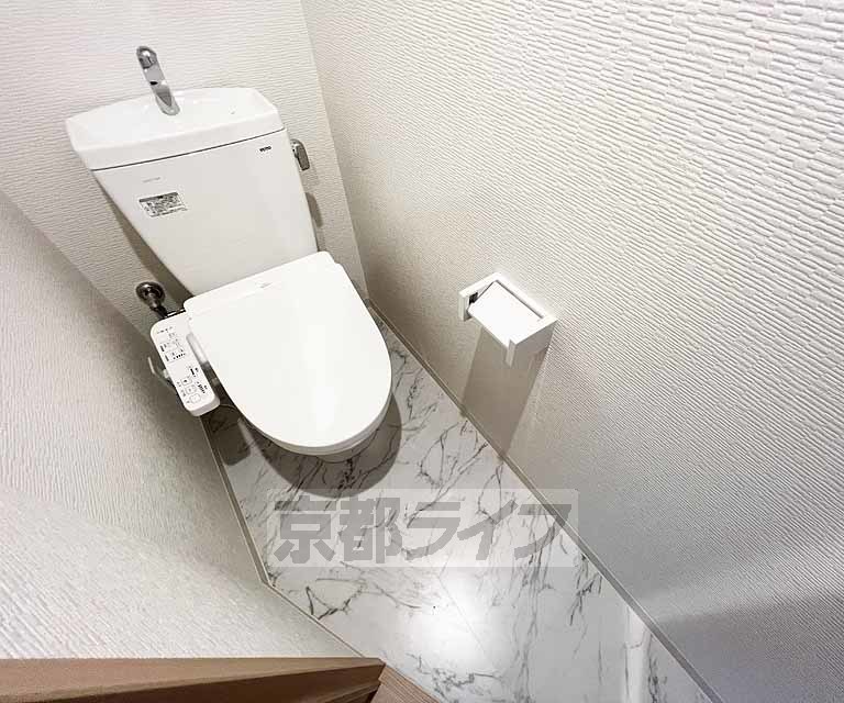 トイレ　ウォシュレットも付いておます。