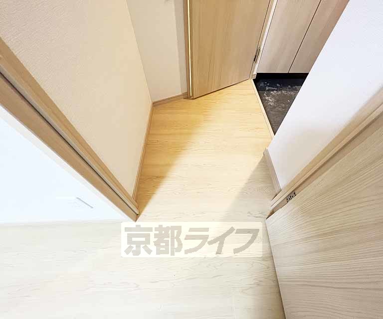 その他部屋・スペース　明るい雰囲気の廊下です。