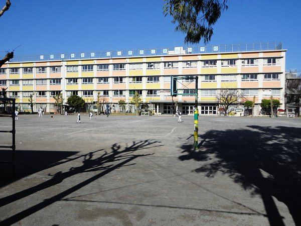小学校　三鷹市立第四小学校（小学校）まで400m