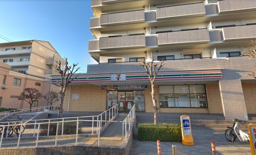 コンビニ　セブンイレブン（コンビニ）まで669m