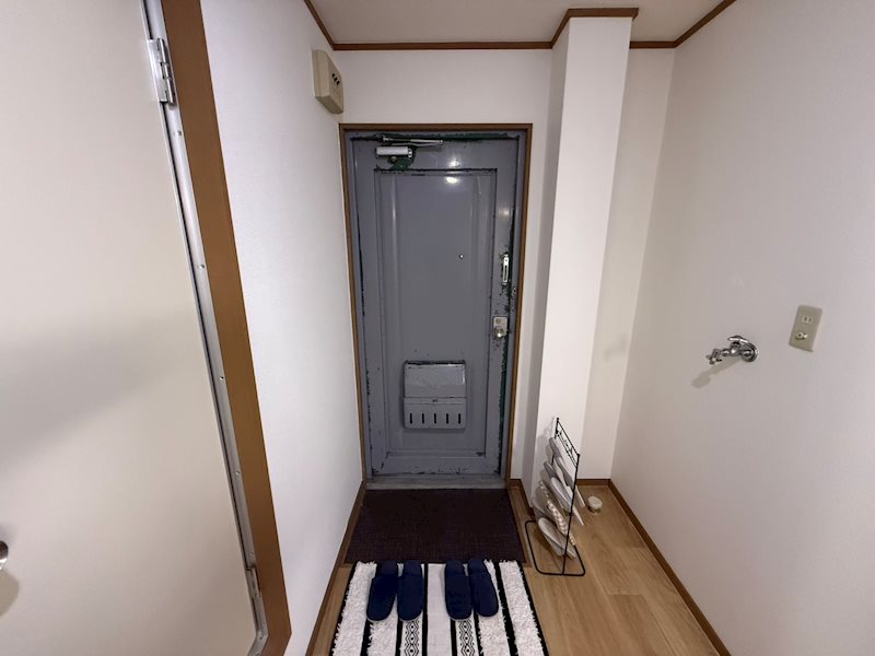 玄関　同建物同号室の室内写真です。(202号室)