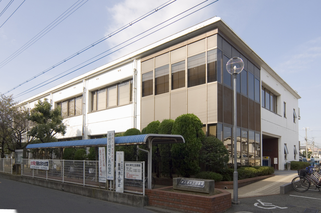 図書館　泉大津市立図書館（図書館）まで565m