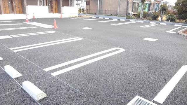 駐車場　駐車場があるので、車を買う予定の方も安心です