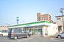 コンビニ　ファミリーマート（コンビニ）まで750m