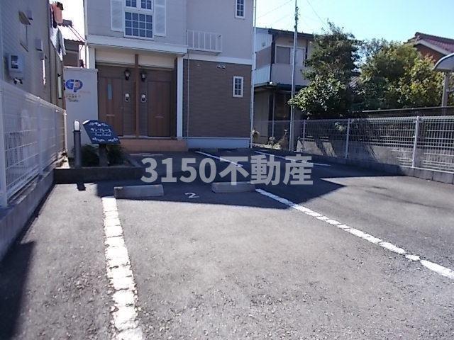 駐車場　車をお持ちの方に嬉しい駐車場付きの物件です