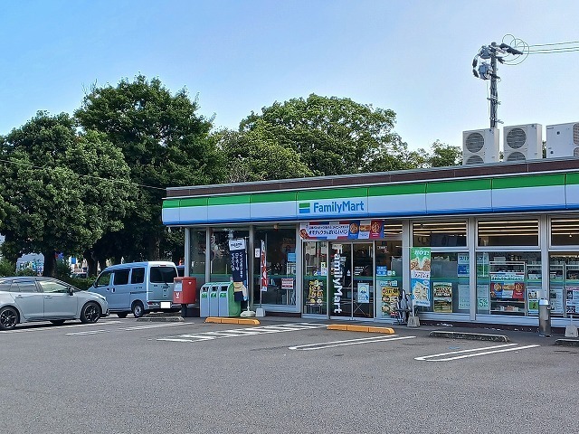その他　ファミリーマート小松原中央店まで210m