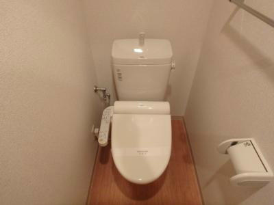 トイレ　同じ間取りの別部屋の写真です