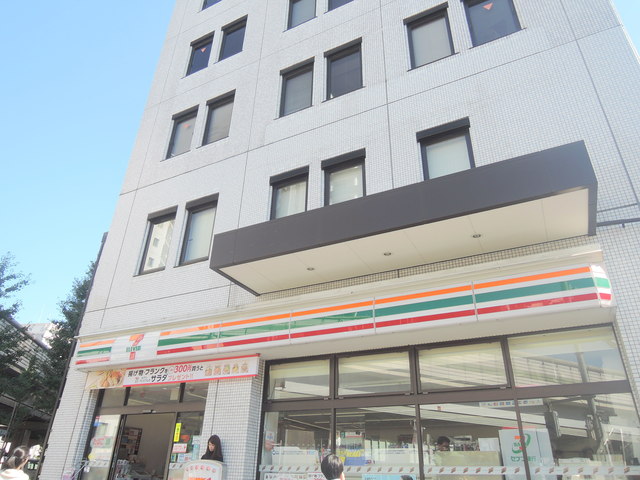 コンビニ　セブンイレブン港区南青山7丁目店（コンビニ）まで181m