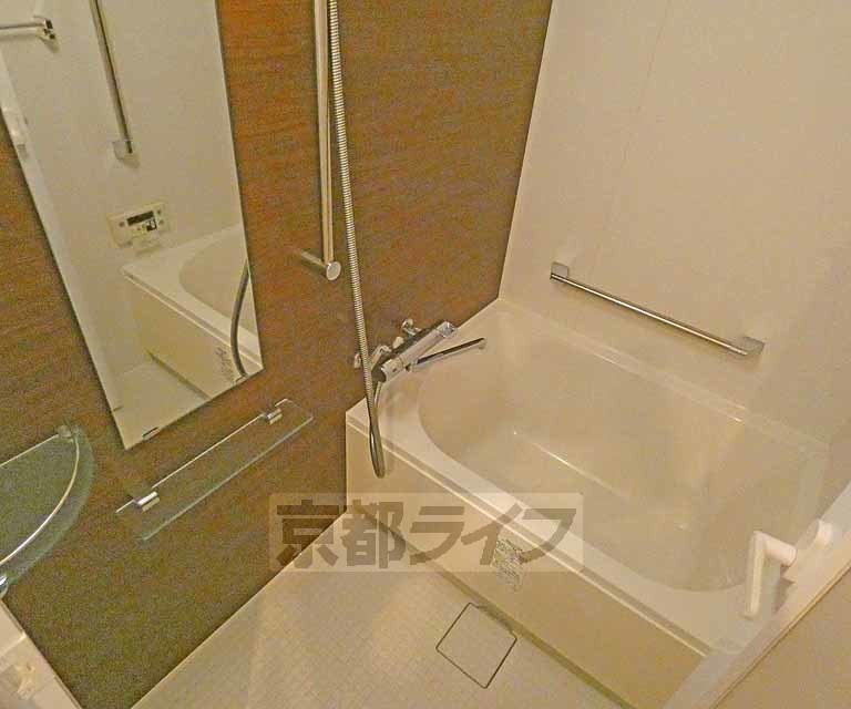 バス・シャワールーム　・お部屋によっては家具家電がついております。