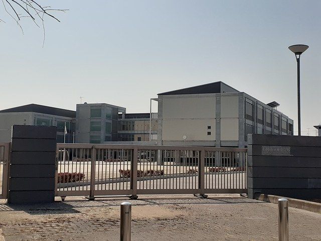小学校　石岡市立東小学校（小学校）まで511m