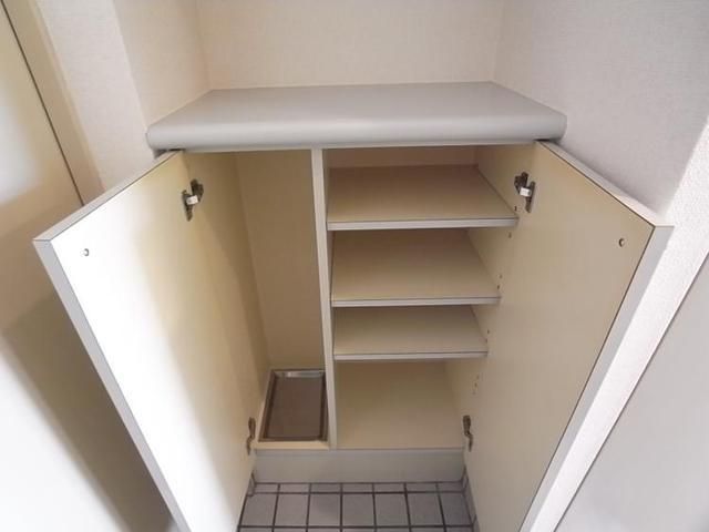 収納　シューズボックス