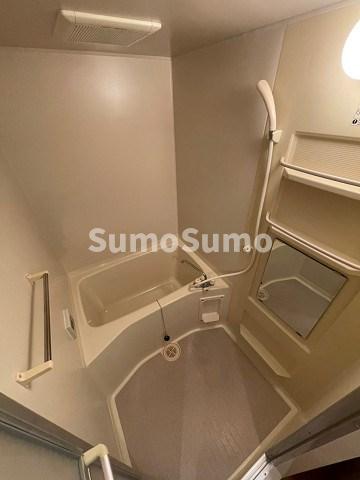 バス・シャワールーム　コンパクトで使いやすいお風呂です