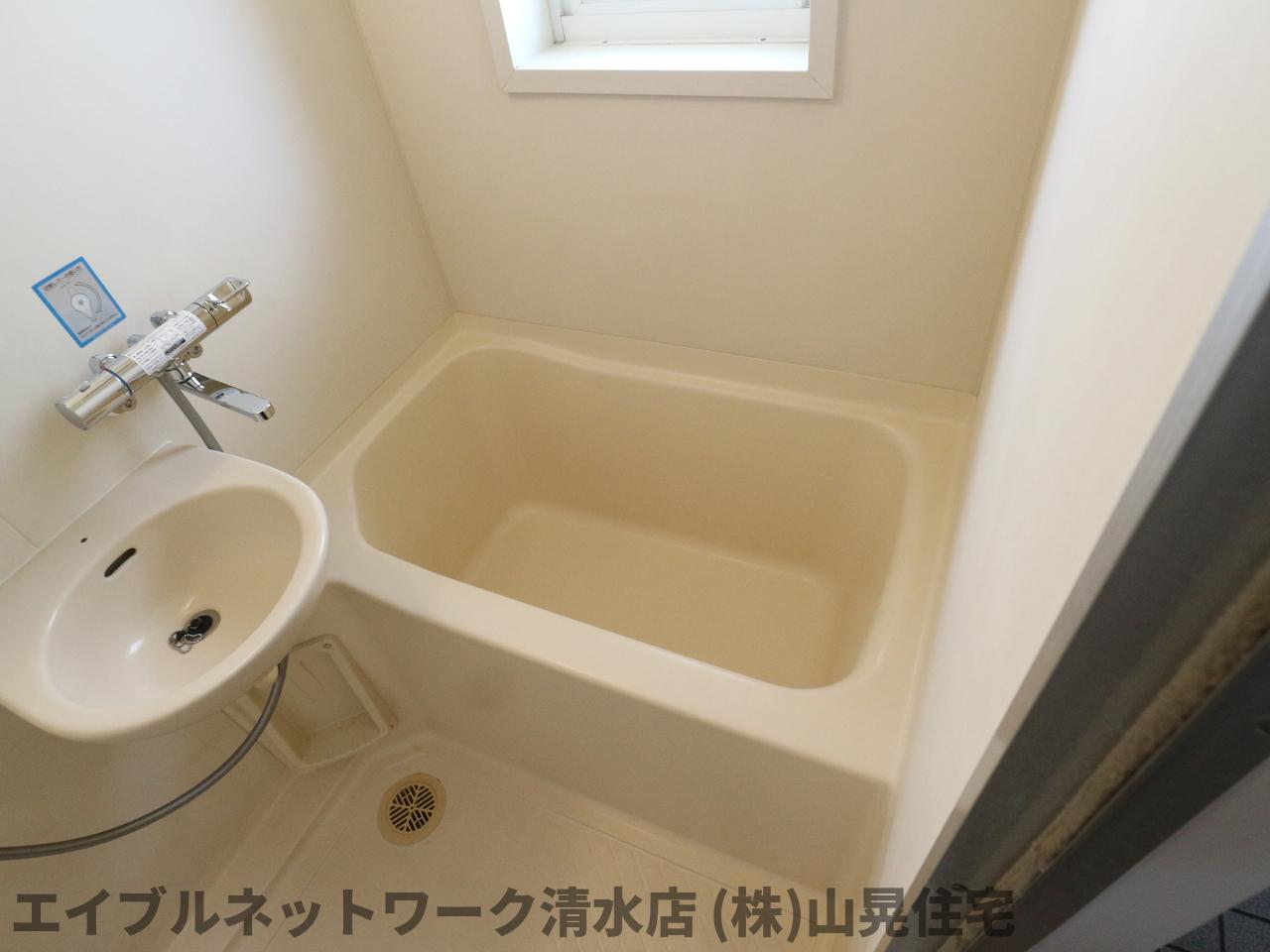 バス・シャワールーム　落ち着いた空間のお風呂です