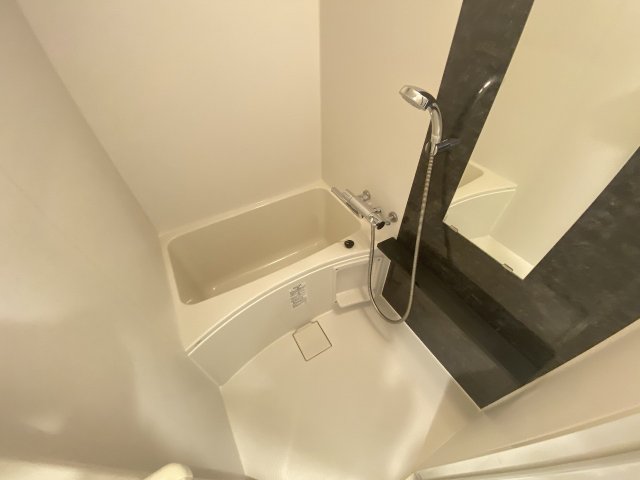 バス・シャワールーム　コンパクトで使いやすいお風呂です
