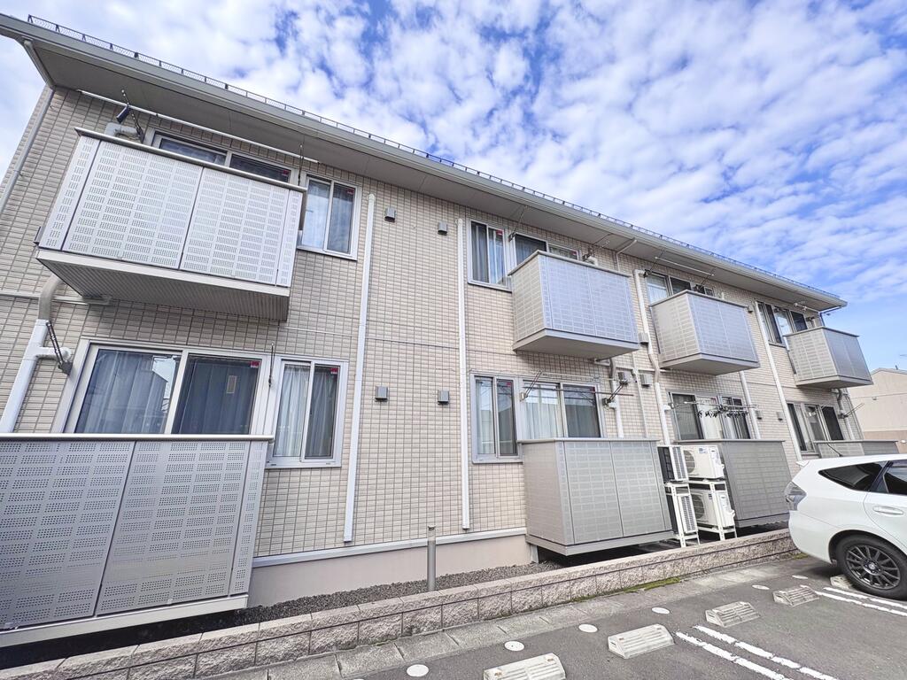 建物外観　外観部分・日当たり良好！おしゃれな外観です♪