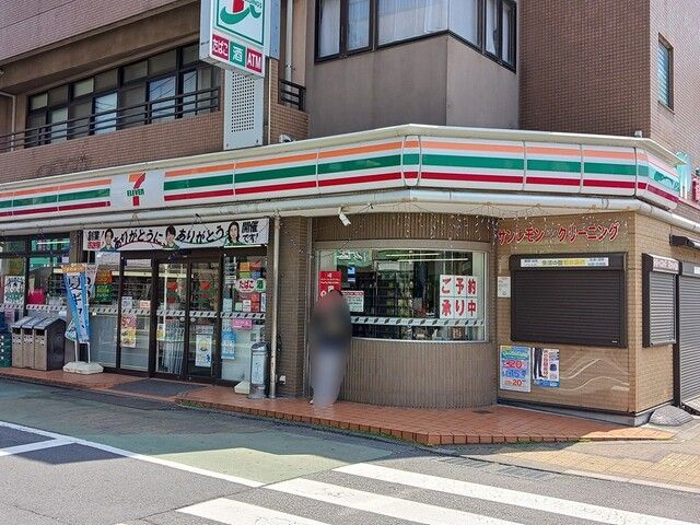 コンビニ　セブンイレブン（コンビニ）まで400m