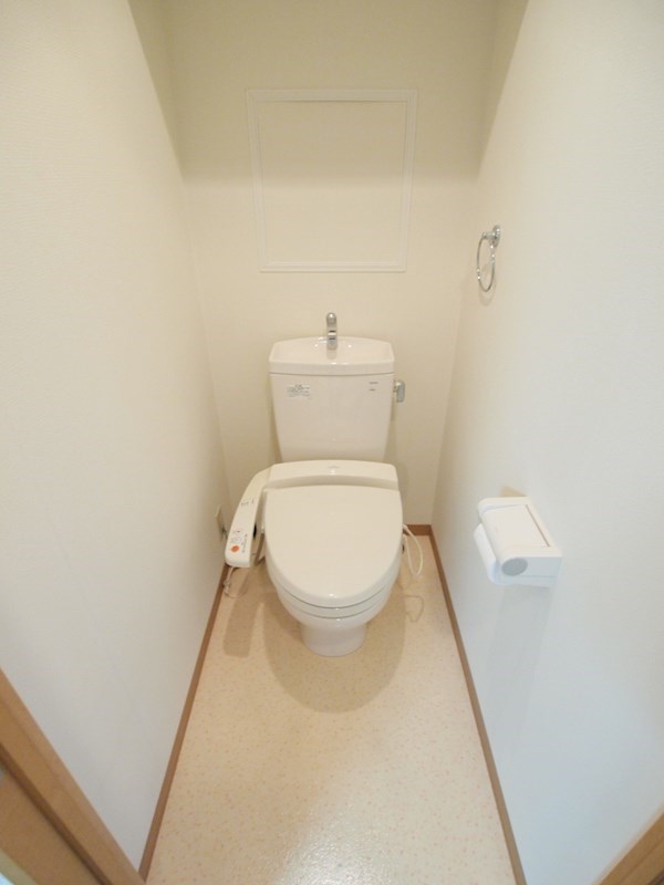 トイレ　温水洗浄便座の快適なトイレです