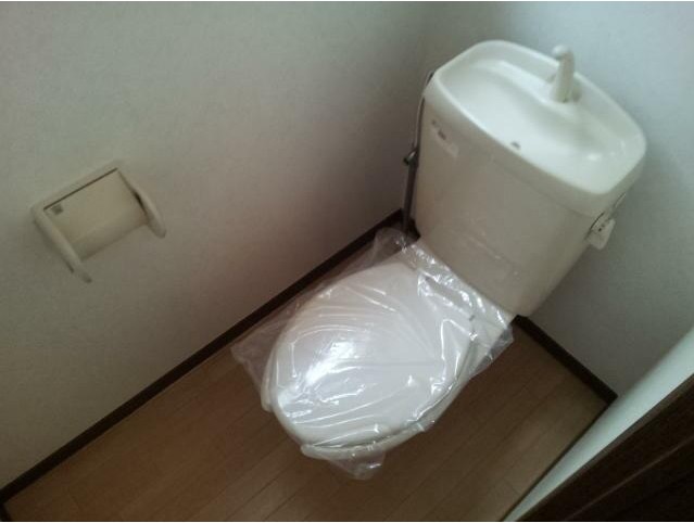 トイレ　落ち着いた色調のトイレです♪