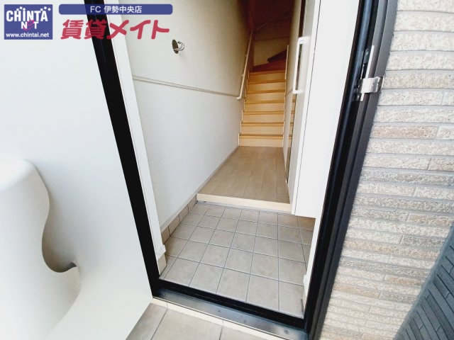 玄関　同タイプ参考写真