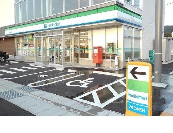 コンビニ　ファミリーマート福島黒岩店（コンビニ）まで350m