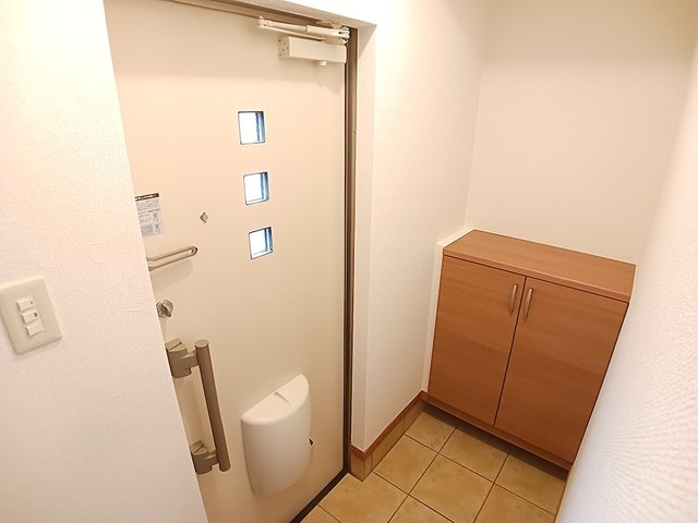 玄関　収納もある玄関です