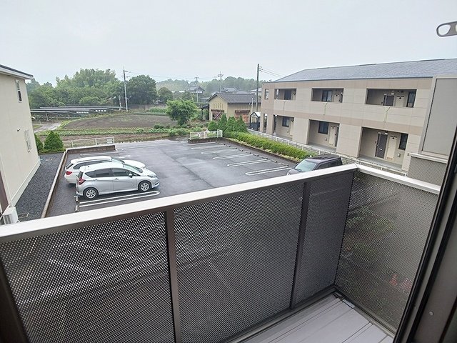 バルコニー　お洗濯にも便利なバルコニー付き