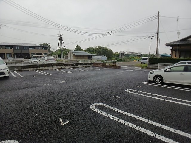 駐車場　車をお持ちの方に嬉しい駐車場付きの物件です