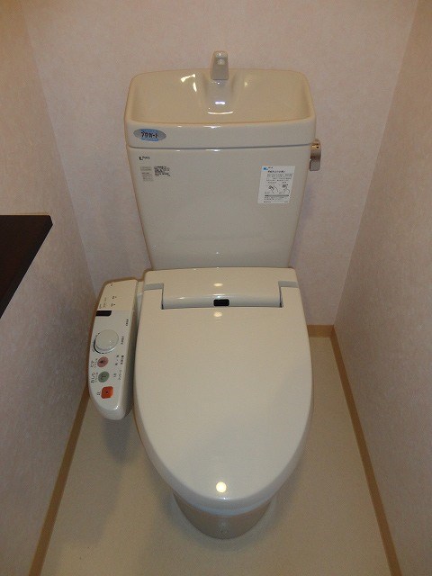 トイレ　※写真は別号室です(参考)