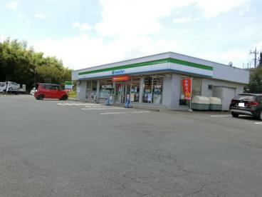 コンビニ　ファミリーマート 鶴ヶ島三ツ木店（コンビニ）まで464m
