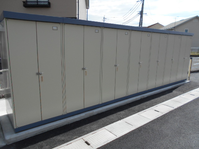 その他設備　各戸個別の屋外物置完備（冬用タイヤ等収納可能）
