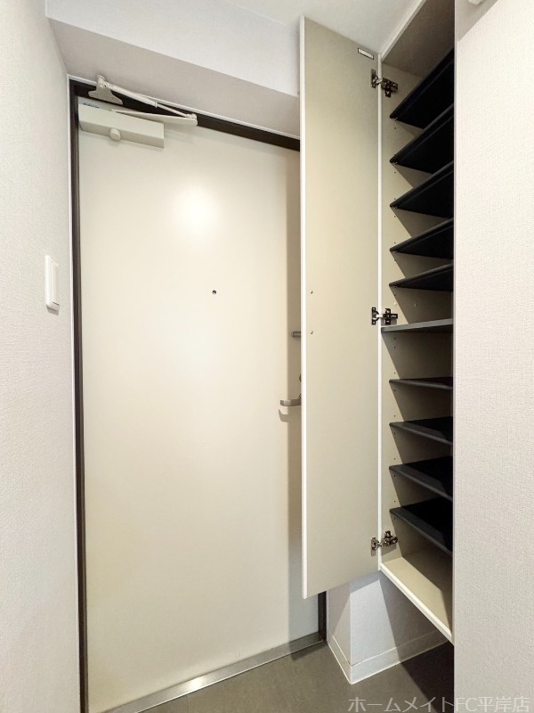 その他設備　靴を何足も入れられます♪