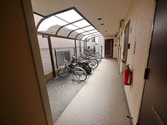 その他共有部分　屋根付き駐輪場