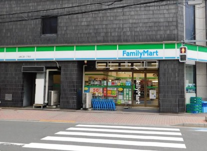 コンビニ　ファミリーマート台東三筋一丁目店（コンビニ）まで97m