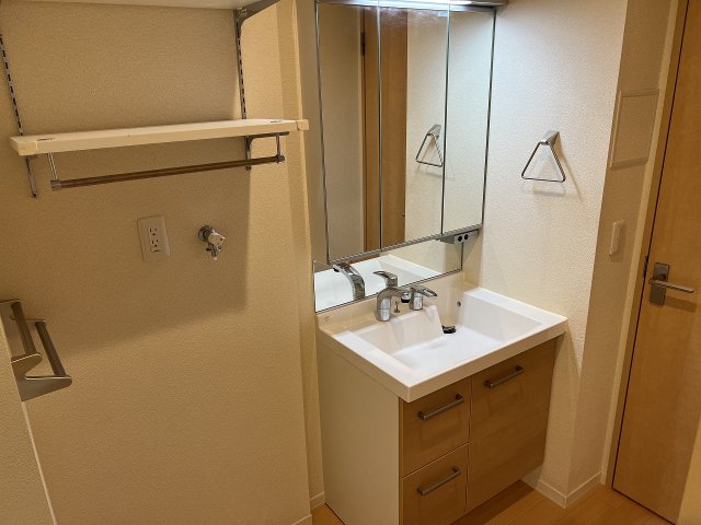 洗面設備　洗面所内に洗濯機置場あり♪