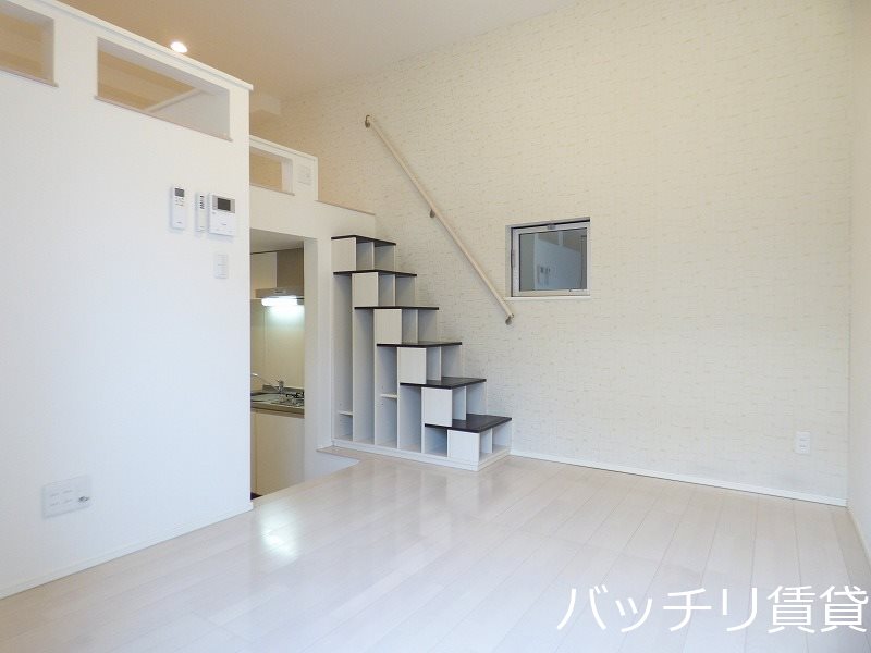 居室・リビング　同型タイプの為、現状を優先致します。