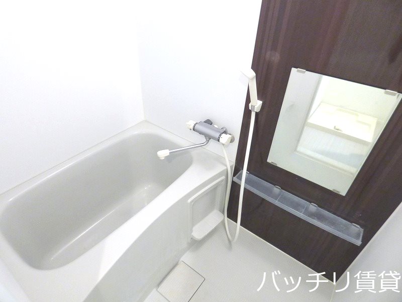 バス・シャワールーム　同型タイプの為、現状を優先致します。