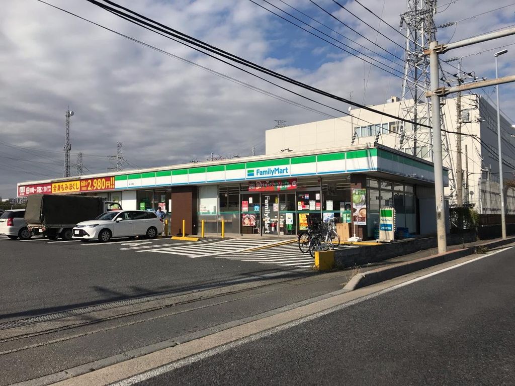 コンビニ　ファミリーマート川口南鳩ヶ谷一丁目店（コンビニ）まで200m