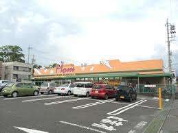 スーパー　フードマーケットＭｏｍ清水上店（スーパー）まで798m
