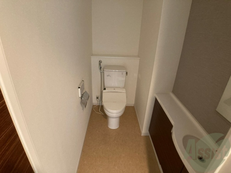 トイレ　トイレには手洗い場も付いていて便利です。