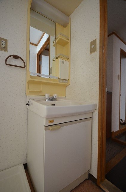 洗面設備　※同建物別号室の写真です