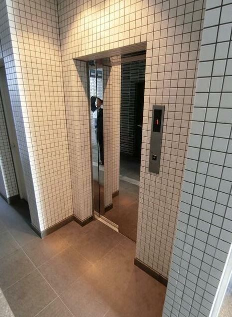 ロビー　エレベーター