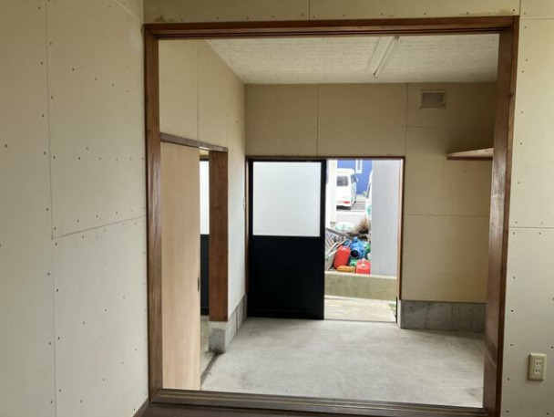 収納　趣味の部屋にも大型バイク置き場にも最適です。
