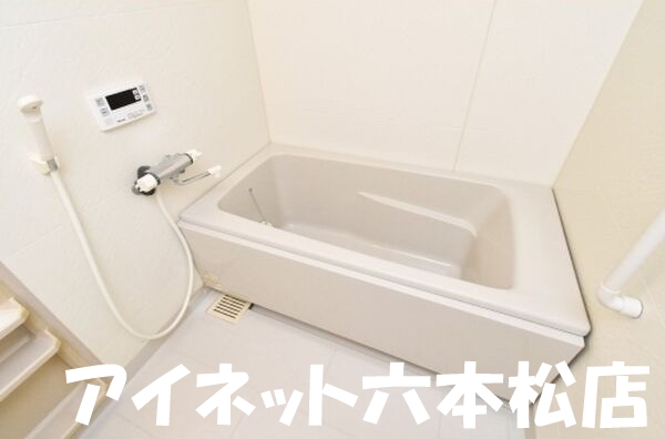 バス・シャワールーム　ゆったりとくつろげるバスルームです