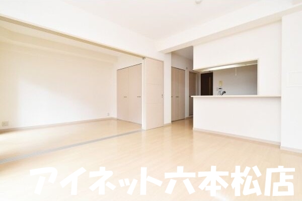 居室・リビング　明るく開放感のある生活空間です