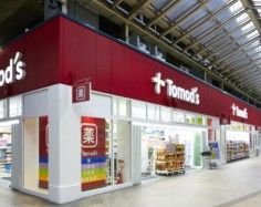 ドラックストア　トモズビーンズ赤羽店（ドラッグストア）まで722m
