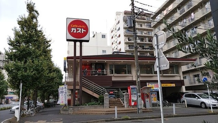 飲食店　ガスト 横浜長者町店（飲食店）まで550m