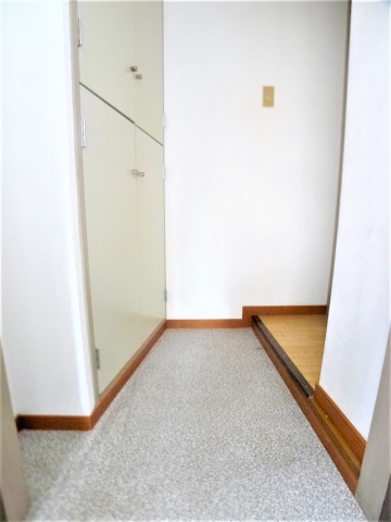 玄関　※他号室の写真です。